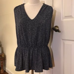 Banana Republic navy polka dot top, EUC, sz L,